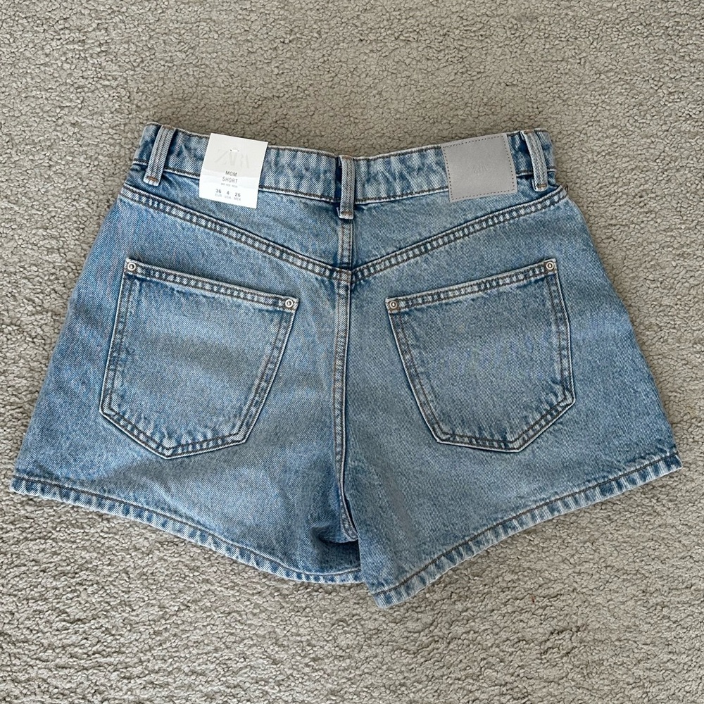 NWT Zara Mom Fit Mid Rise Denim Shorts (Size 4) - Picture 2 of 8